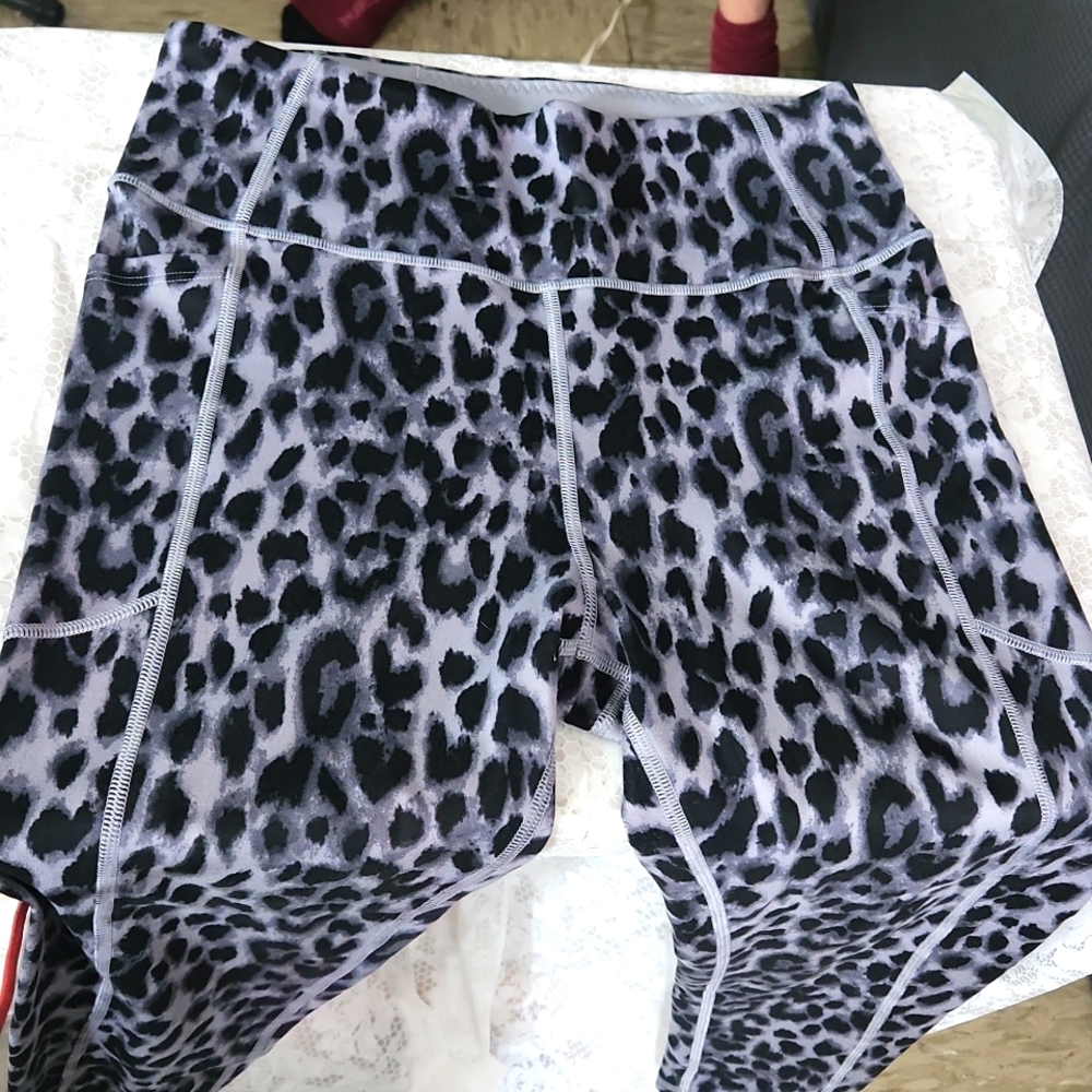 VS SIZE 10 LEOPARD PRINT